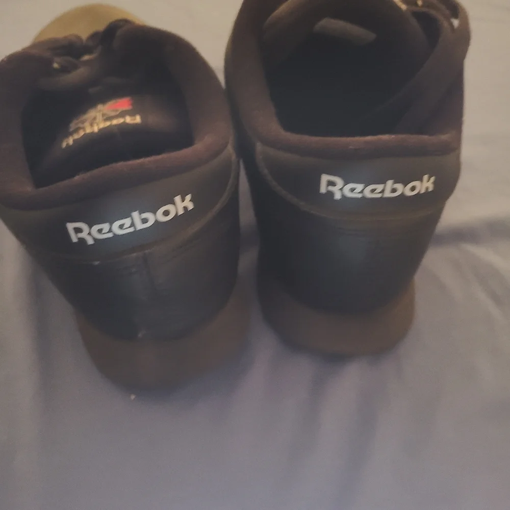 Reebok - Picture 3 of 3